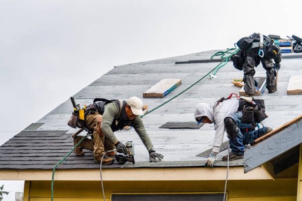 Professional Roofing technician working in Garrett, WA